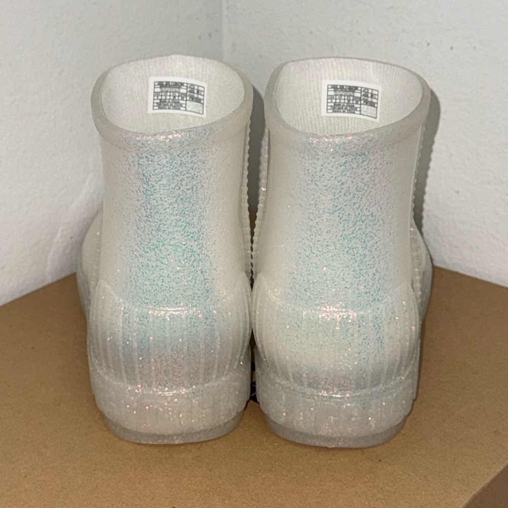 🔥6 FOR $25!🔥UGG! Sparkly White Kids Boots - Picture 6 of 7